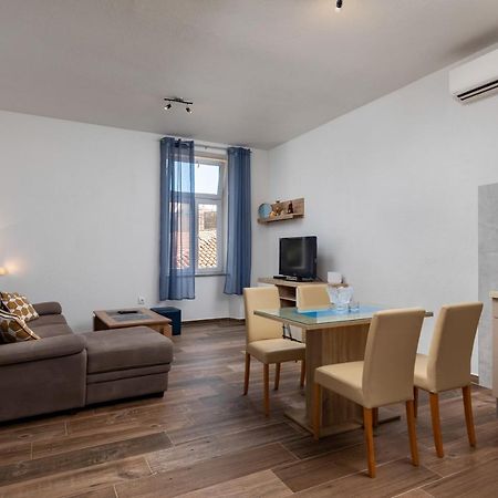 Top Central Apartments Pula Exterior photo