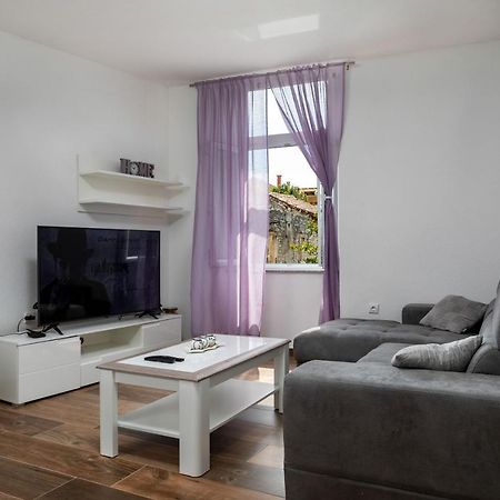 Top Central Apartments Pula Exterior photo