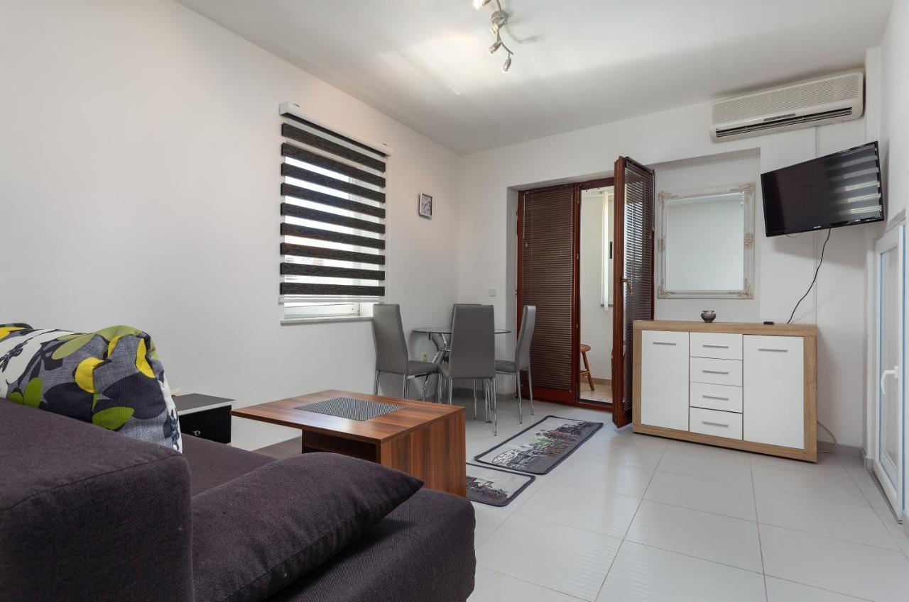 Top Central Apartments Pula Exterior photo