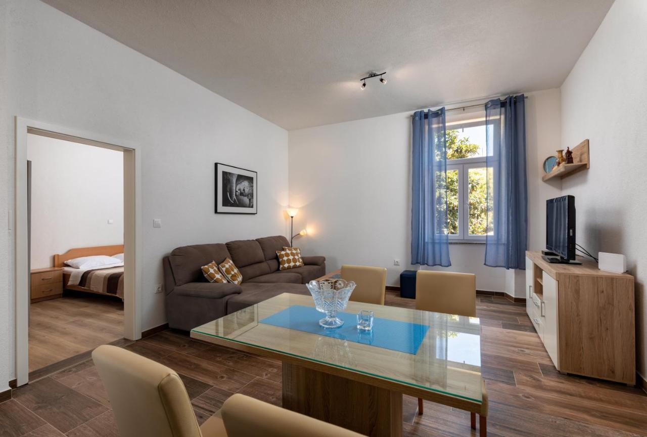Top Central Apartments Pula Exterior photo
