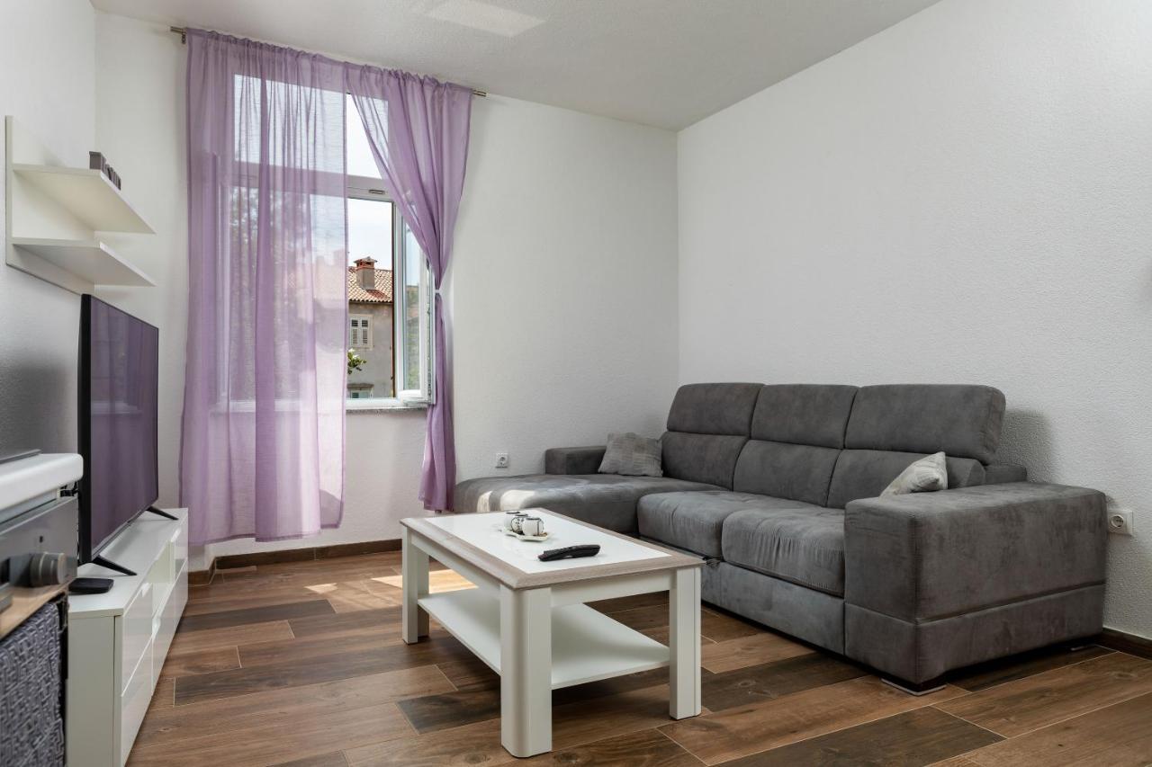Top Central Apartments Pula Exterior photo